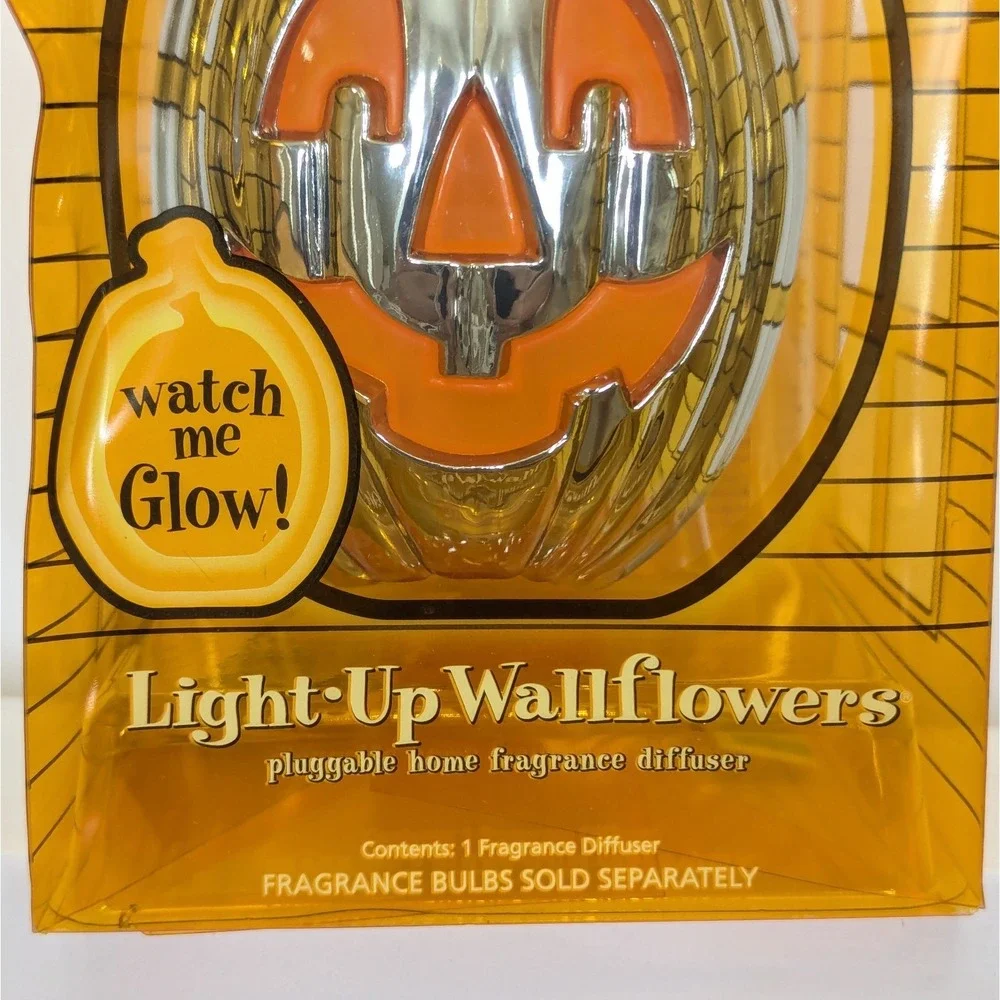 Bath & Body Slatkin & Co. Light Up Wallflowers Jack-O-Lantern Pumpkin Diffuser